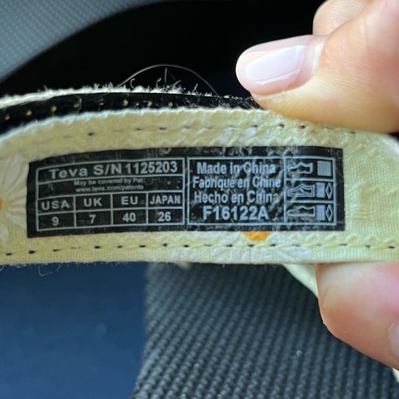 Teva Flatform Sandal Gloriosa Size 9 Daisy Print Yellow Platform Sandals - Picture 6 of 8